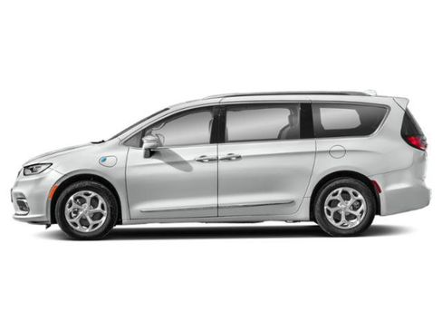 Used 2023 Chrysler Pacifica Limited FWD image 3