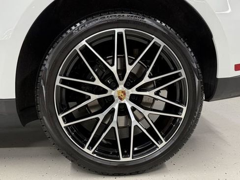 Certified 2026 Porsche Macan AWD/4WD image 12