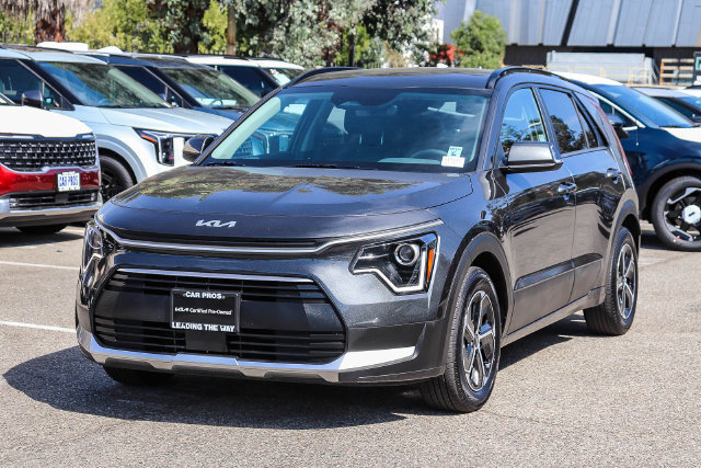 Certified 2025 Kia Niro EX FWD image 4