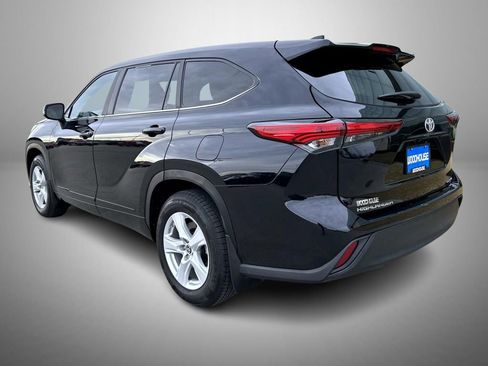 Used 2023 Toyota Highlander L image 7