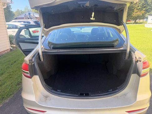 Used 2019 Ford Fusion SE w/ Equipment Group 151A FWD image 13