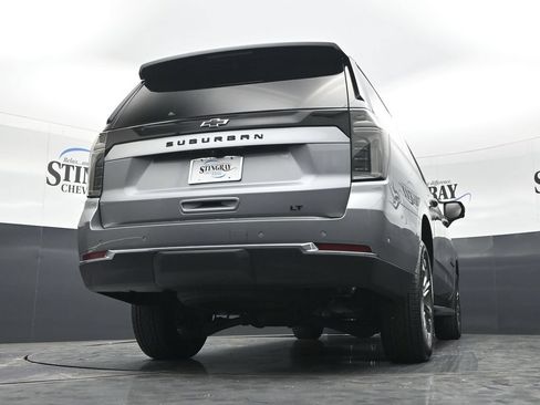 Used 2026 Chevrolet Suburban LT w/ Comfort Package RWD image 34