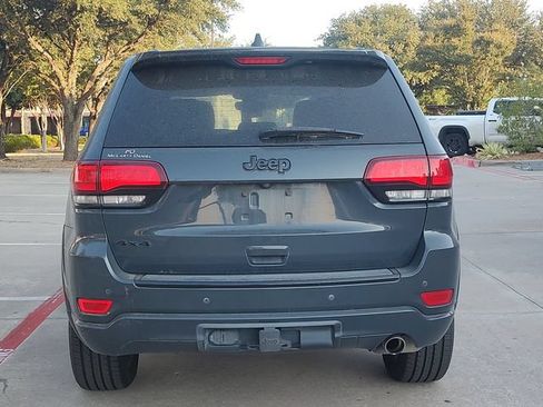 Used 2017 Jeep Grand Cherokee Altitude AWD/4WD image 4