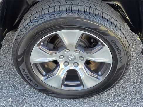 Used 2019 RAM 1500 Laramie image 37