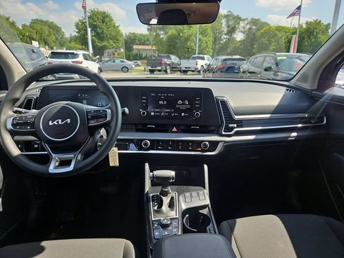 Used 2024 Kia Sportage LX AWD/4WD image 12