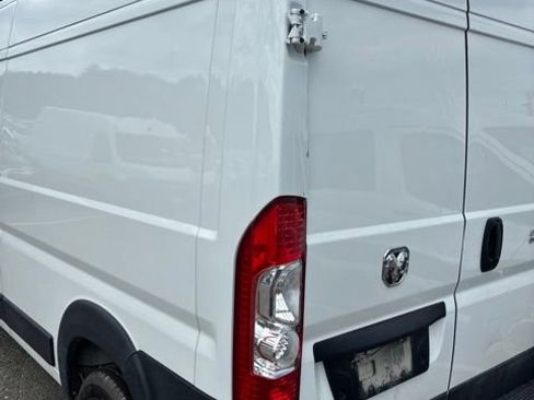 Used 2025 RAM ProMaster 2500 w/ Convenience Group FWD image 3