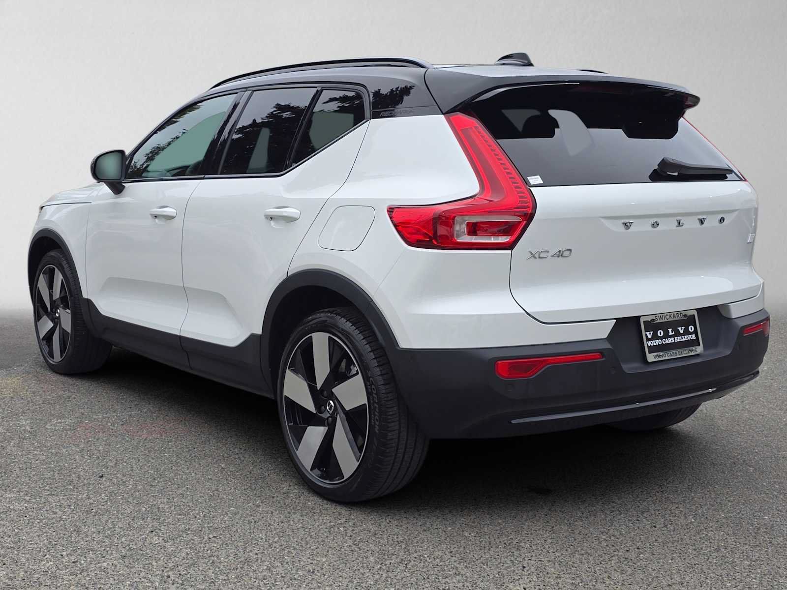 Used 2024 Volvo XC40 Recharge Plus w/ Protection Package Premier AWD/4WD image 6