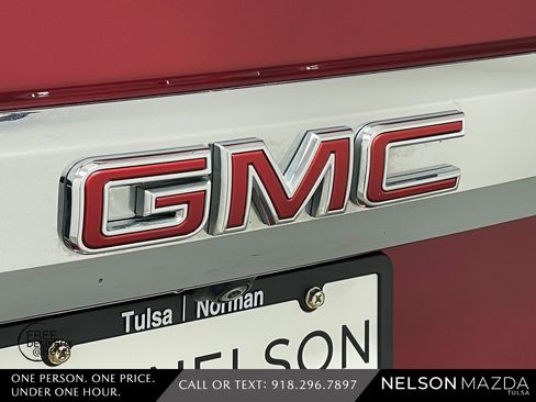 Used 2021 GMC Yukon SLT w/ SLT Premium Package image 16