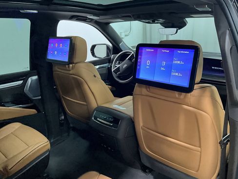 Used 2025 Cadillac Escalade ESV Premium Luxury w/ Touring Package AWD/4WD image 24