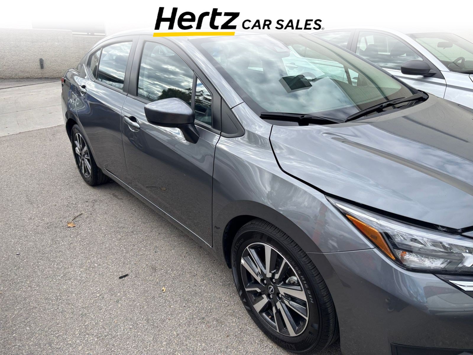 Used 2025 Nissan Versa SV FWD image 1