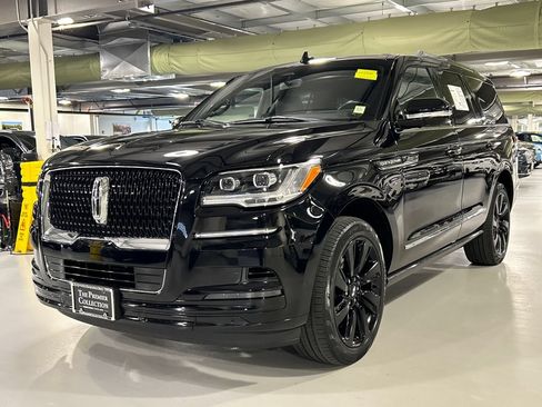 Certified 2023 Lincoln Navigator Reserve AWD/4WD image 5