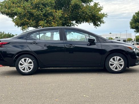 Used 2020 Nissan Versa S FWD image 3