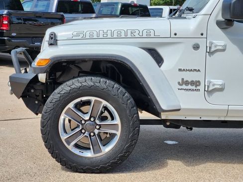 Used 2019 Jeep Wrangler Unlimited Sahara w/ Safety Group AWD/4WD image 9