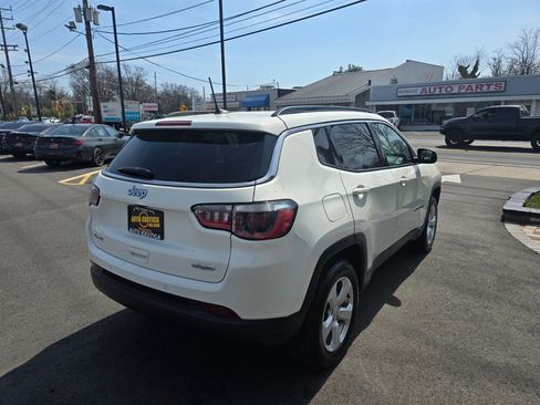Used 2018 Jeep Compass Latitude w/ Popular Equipment Group AWD/4WD image 3