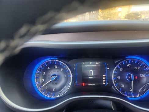 Used 2022 Chrysler Voyager LX image 13