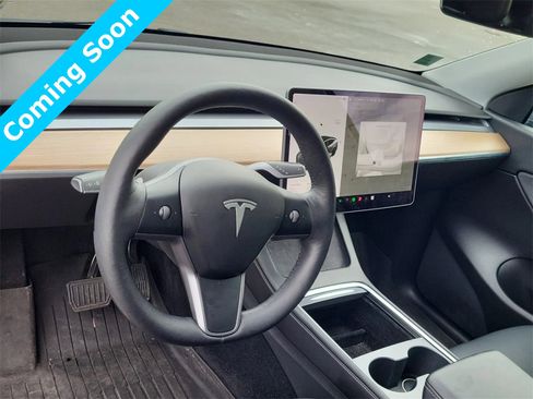 Used 2021 Tesla Model Y Long Range image 9