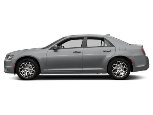 Used 2015 Chrysler 300 S RWD image 6