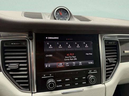 Used 2018 Porsche Macan GTS image 23