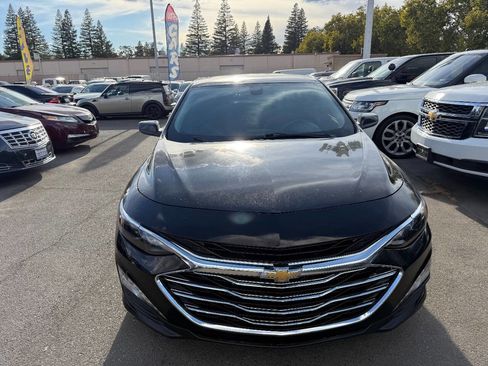 Used 2019 Chevrolet Malibu LT image 2