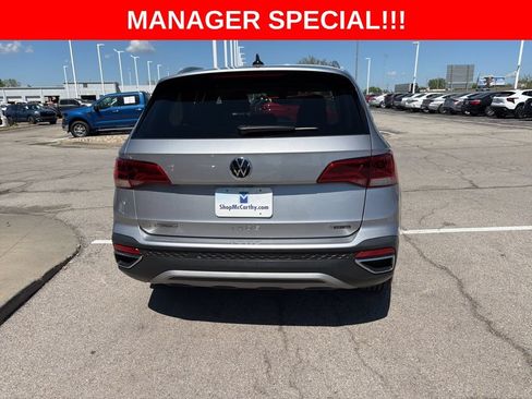Used 2023 Volkswagen Taos SE w/ Panoramic Sunroof Package AWD/4WD image 4
