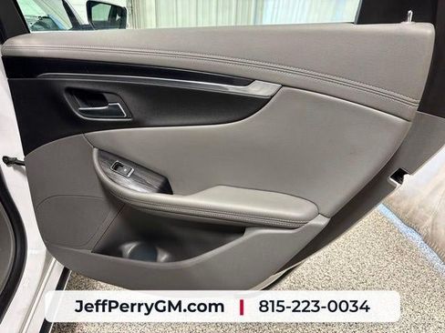 Used 2018 Chevrolet Impala LT FWD image 23