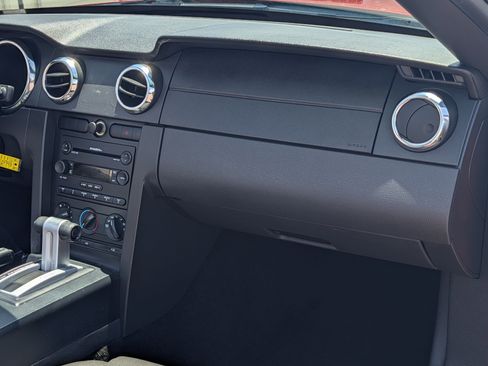 Used 2005 Ford Mustang Deluxe image 14