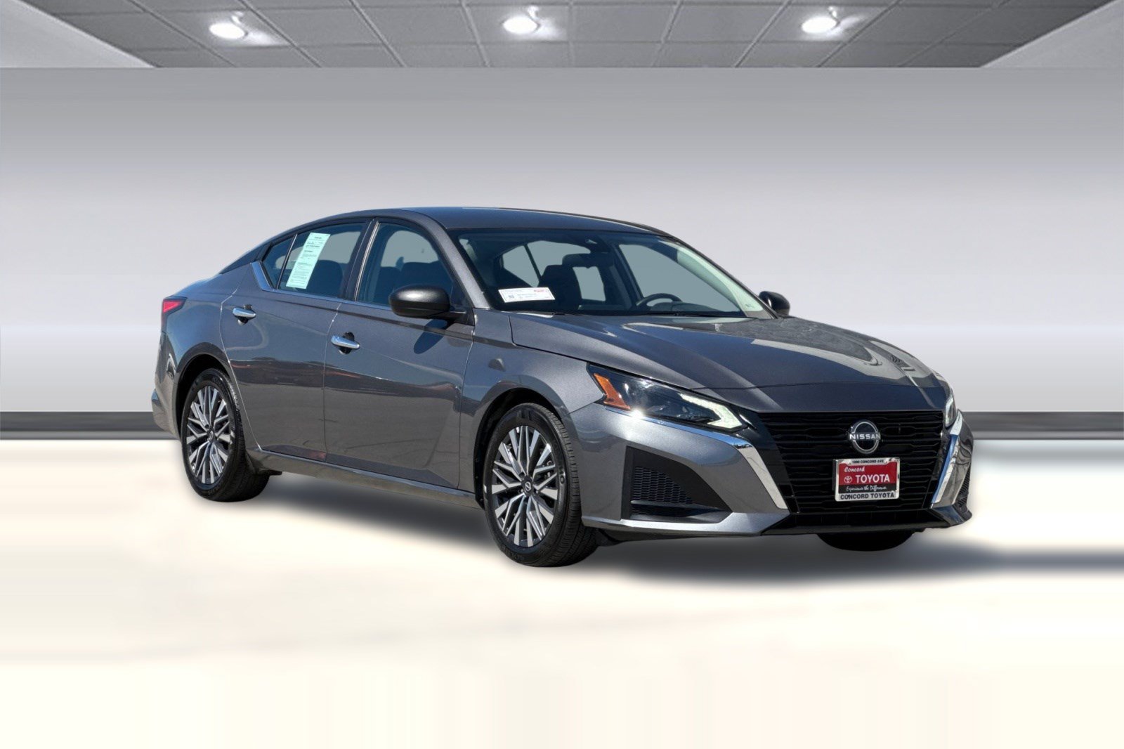 Used 2025 Nissan Altima 2.5 SV FWD image 7
