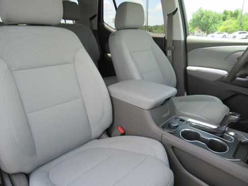 Used 2018 Chevrolet Traverse LT FWD image 9