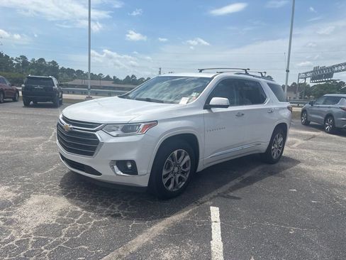 Used 2019 Chevrolet Traverse Premier w/ Driver Confidence II Package FWD image 8