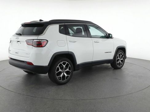 Used 2025 Jeep Compass Limited image 9