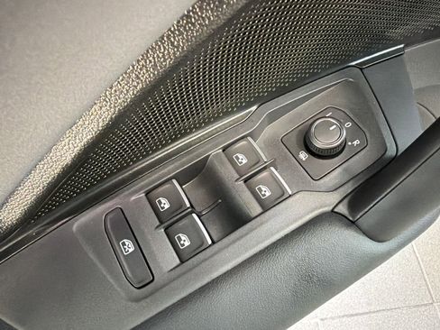 New 2026 Volkswagen Tiguan SE R-Line FWD image 13