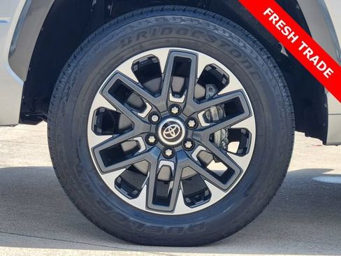 Used 2022 Toyota Tundra Limited w/ Power Package AWD/4WD image 10