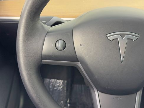 Used 2020 Tesla Model 3 Standard Range Plus image 17