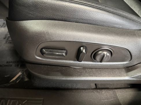 Used 2019 Chevrolet Equinox LT image 12