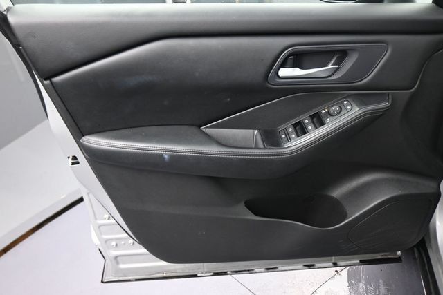 Used 2024 Nissan Rogue SV AWD/4WD image 21