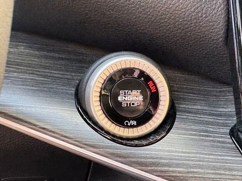 Used 2024 Jeep Wagoneer L Series II RWD image 24