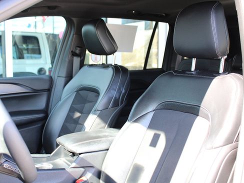 Certified 2024 Jeep Grand Cherokee Altitude image 11