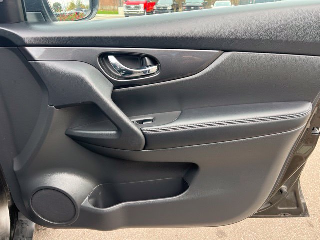 Used 2017 Nissan Rogue SV AWD/4WD image 11