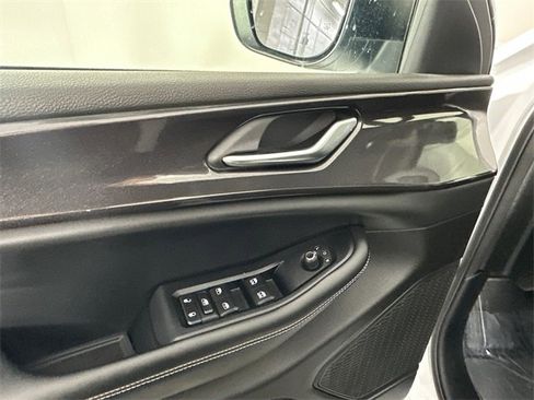 Certified 2023 Jeep Grand Cherokee L Laredo image 18