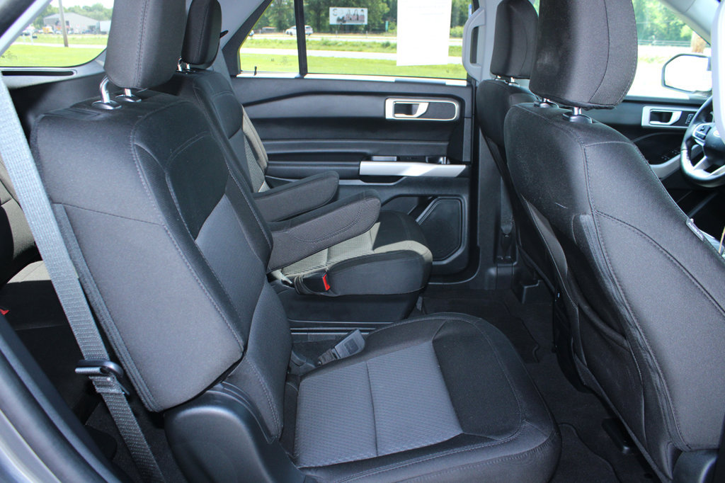 Used 2024 Ford Explorer XLT AWD/4WD image 18