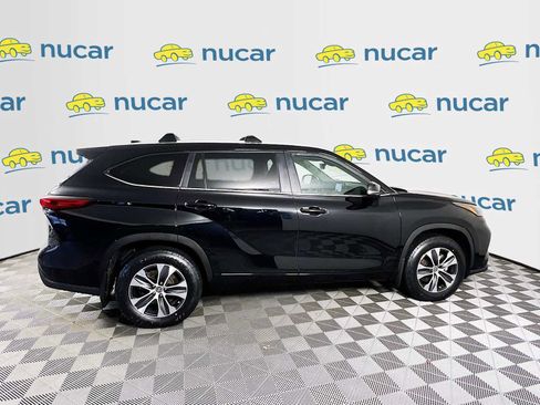 Used 2023 Toyota Highlander XLE image 8