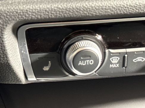 Used 2025 Audi Q3 2.0T Premium AWD/4WD image 36