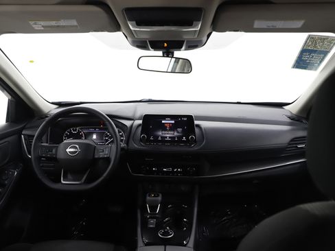 Used 2025 Nissan Rogue SV image 13