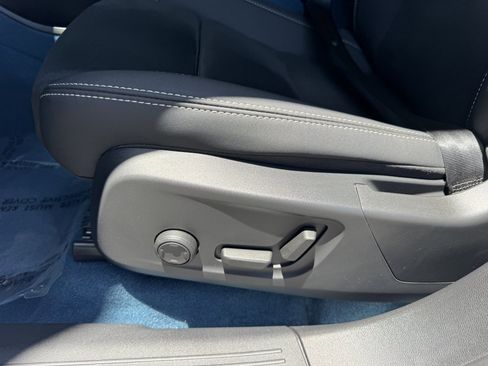 Used 2023 Volvo C40 P8 Recharge Ultimate image 33