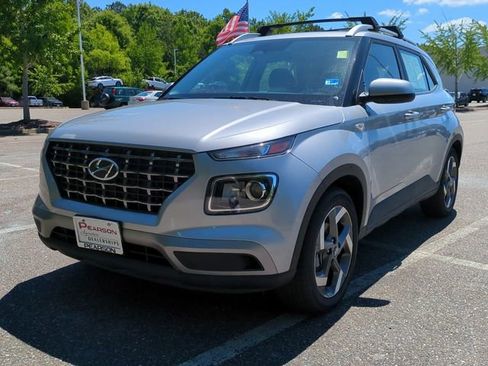 Used 2025 Hyundai Venue SEL FWD image 8