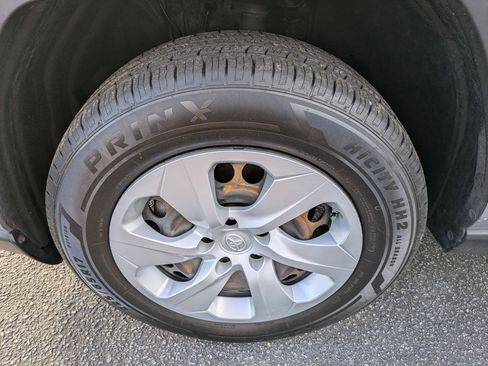 Used 2019 Toyota RAV4 LE image 9