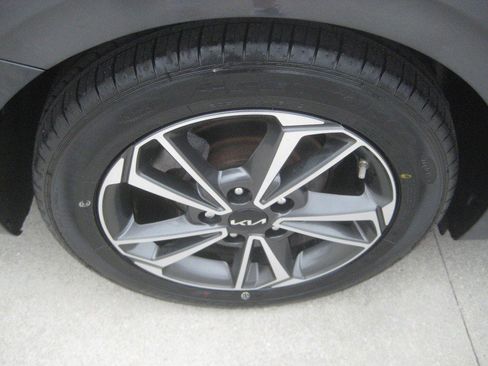 Used 2023 Kia Forte LXS FWD image 8
