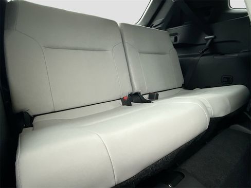 New 2025 Mitsubishi Outlander SE image 29