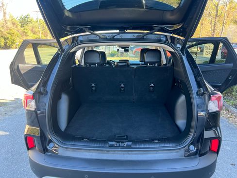 Used 2020 Ford Escape Titanium image 12