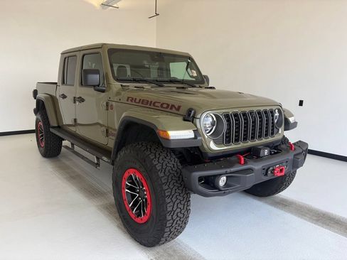 Used 2025 Jeep Gladiator Rubicon AWD/4WD image 14